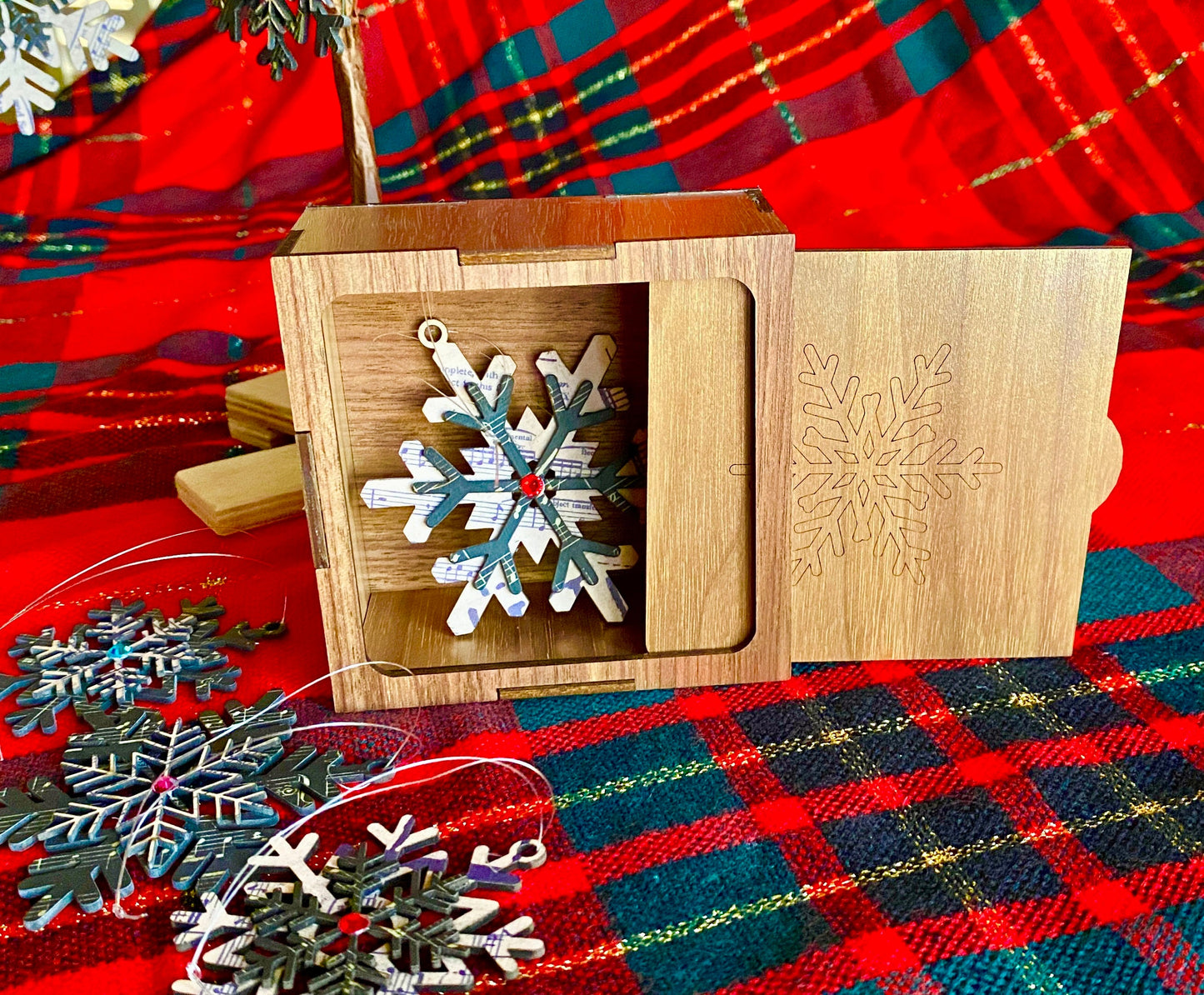 Decoupage Sheet Music Ornament set with Matching Box, Layered Snowflake Ornament Set, Ornament Gift Set, Mini Snowflake Ornaments, Set of 6